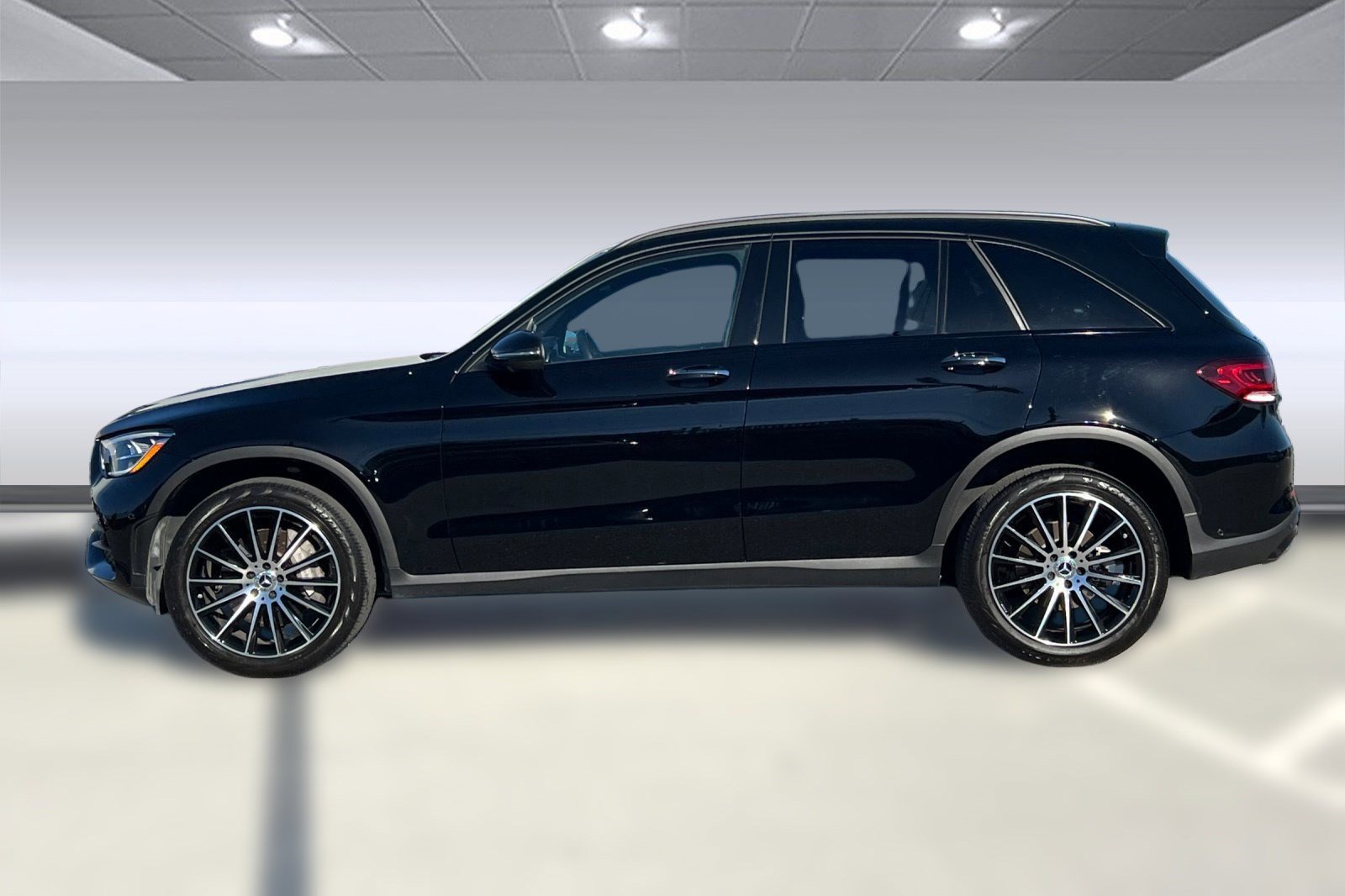 2022 Mercedes Benz GLC 300 photo 2