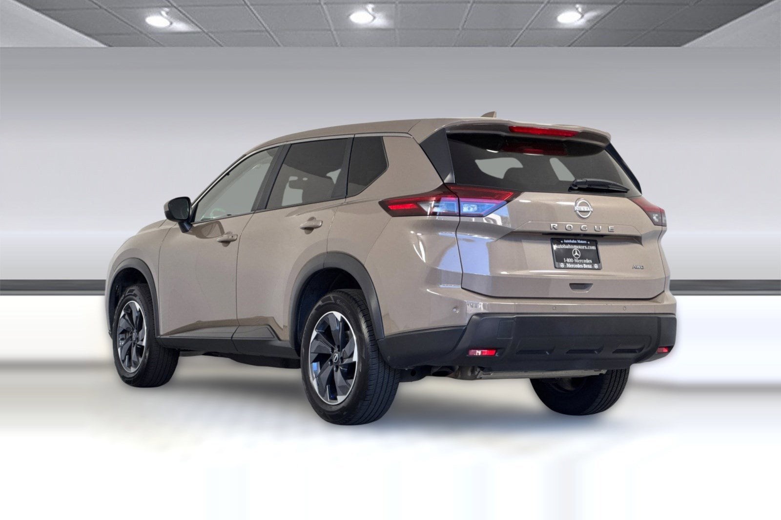 2025 Nissan Rogue SV photo 2