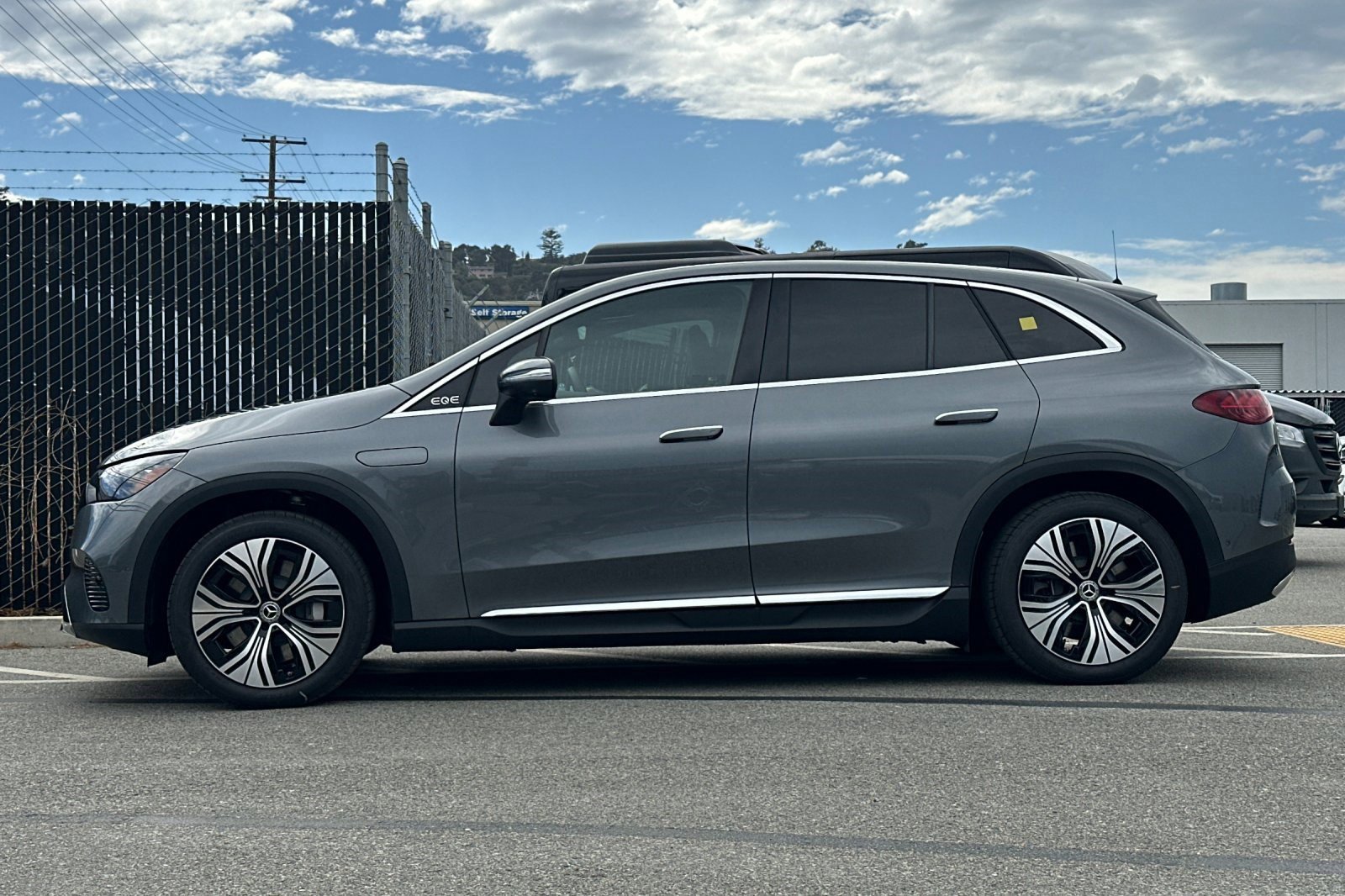 2026 Mercedes Benz EQE SUV photo 2