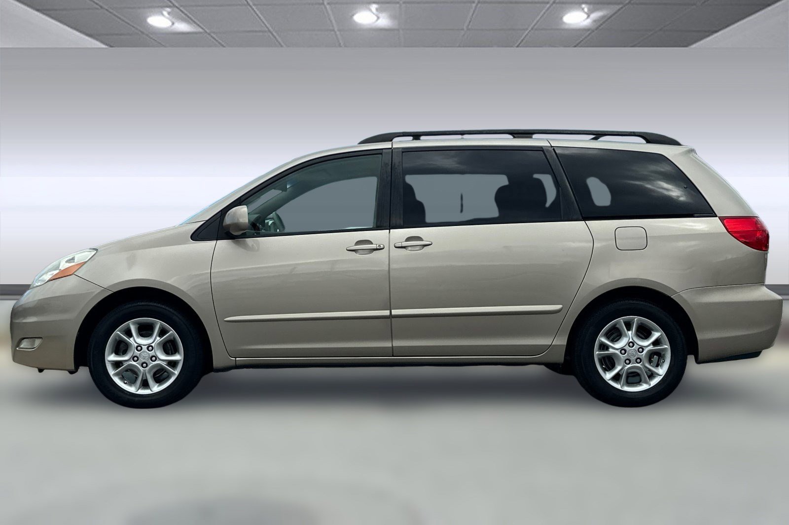 2006 Toyota Sienna XLE photo 2