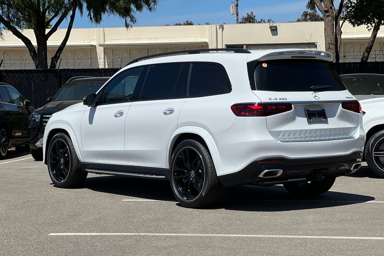 2025 Mercedes Benz GLS 580 4MATIC photo 3