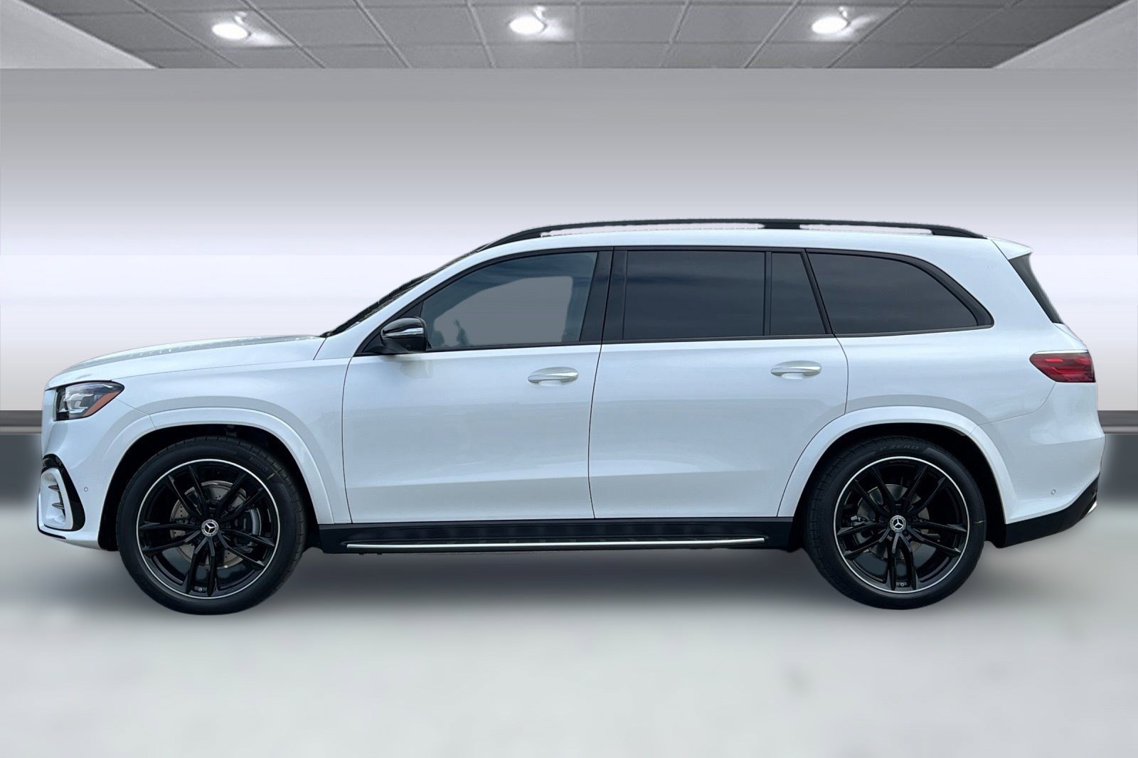 2026 Mercedes Benz GLS 580 4MATIC photo 2