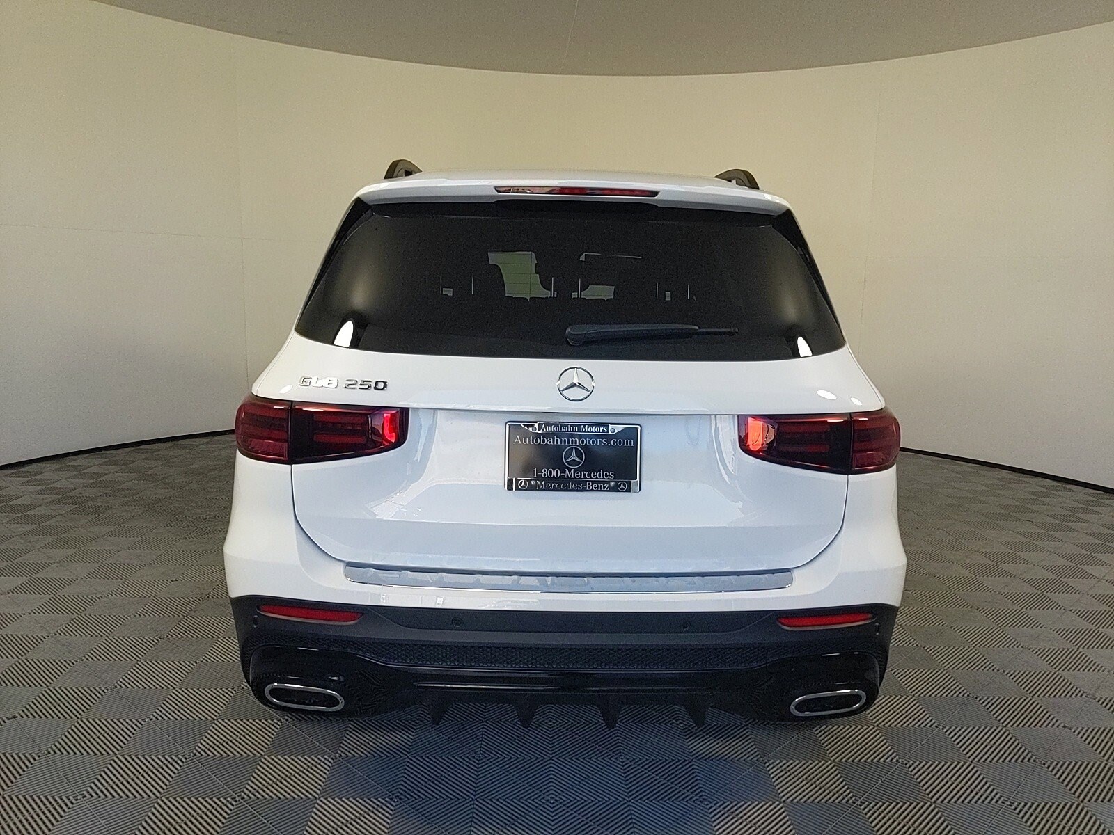 2024 Mercedes Benz GLB 250 photo 3