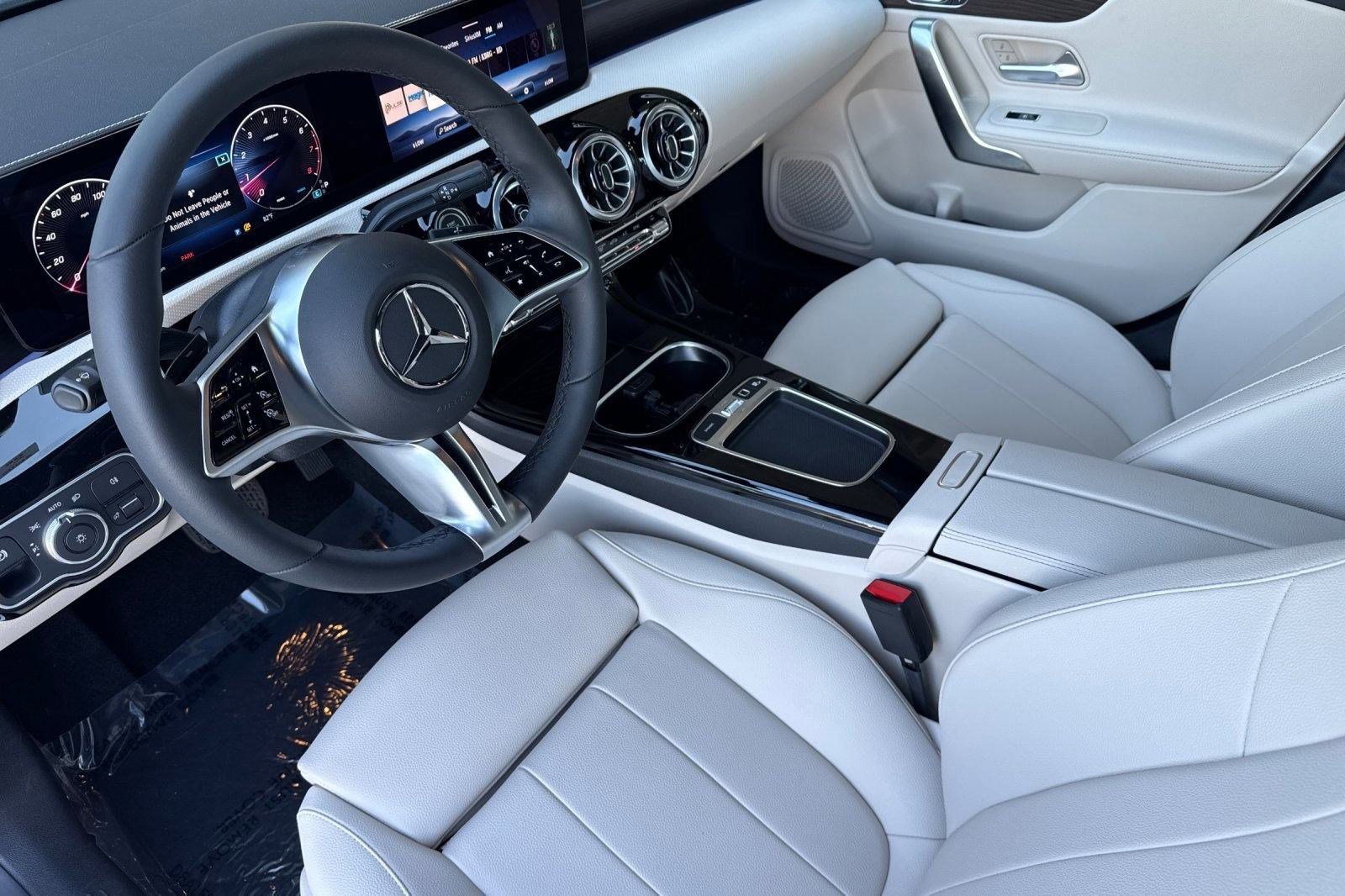 2025 Mercedes Benz CLA 250 photo 4
