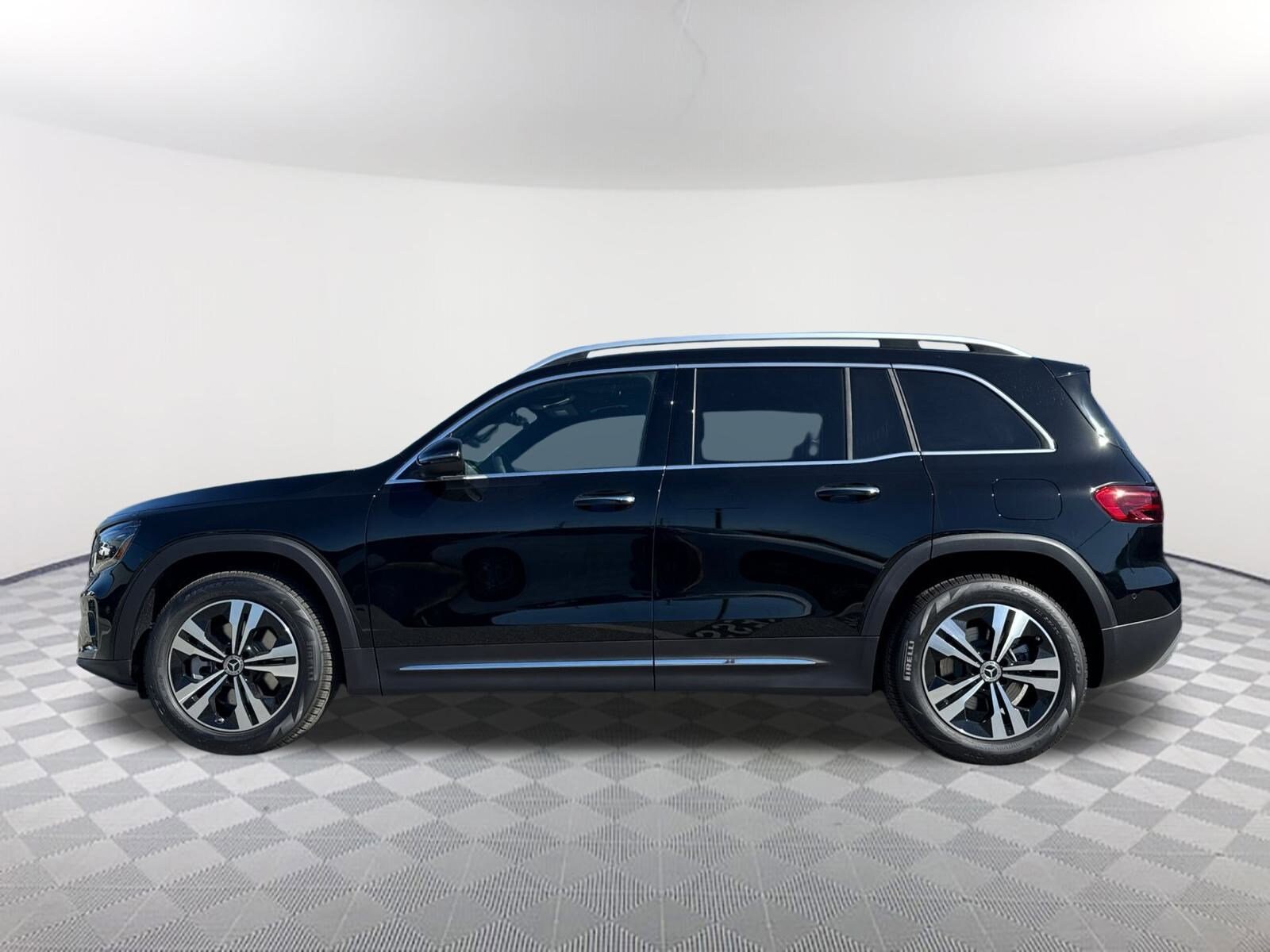 2026 Mercedes Benz GLB 250 photo 2
