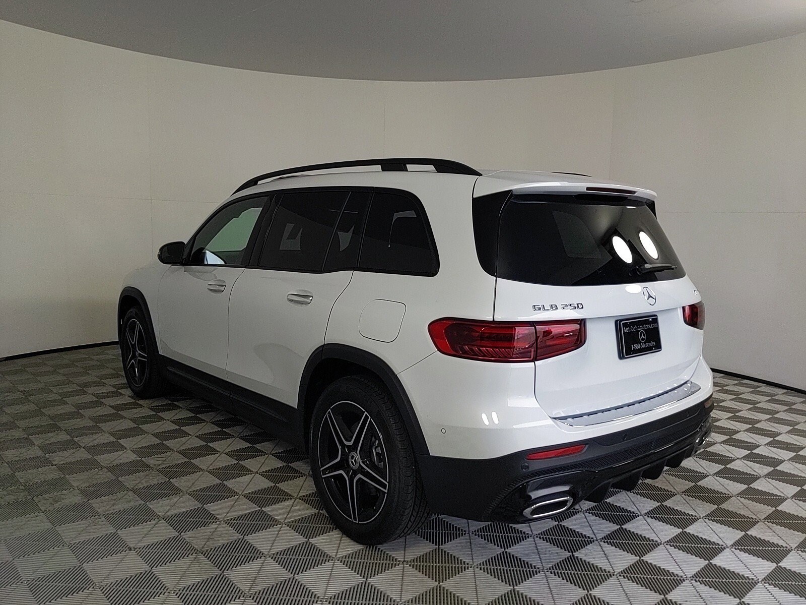 2024 Mercedes Benz GLB 250 photo 3