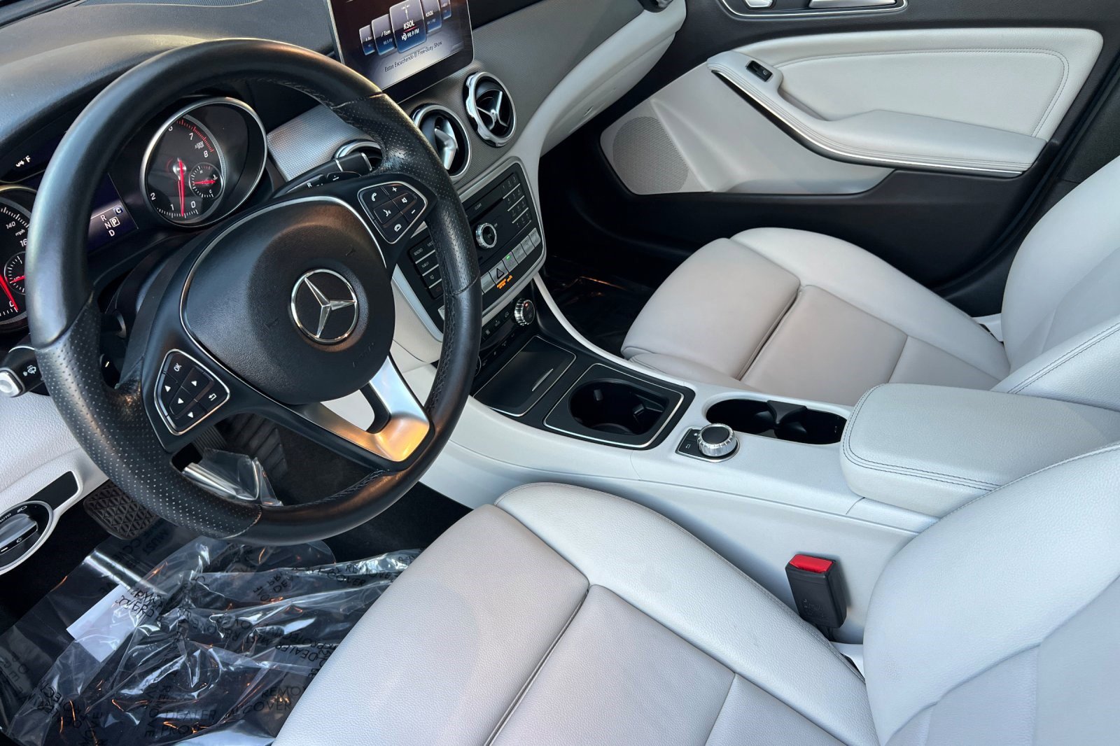 2020 Mercedes Benz GLA 250 4MATIC photo 4