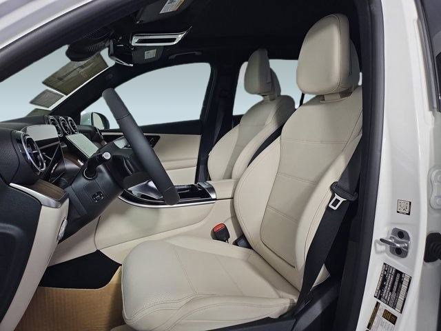 2025 Mercedes Benz GLC 300 photo 3