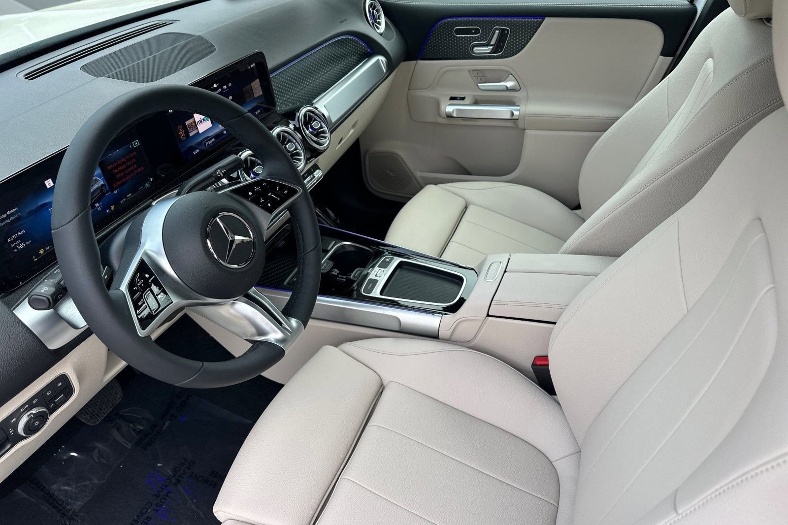 2025 Mercedes Benz GLB 250 photo 4