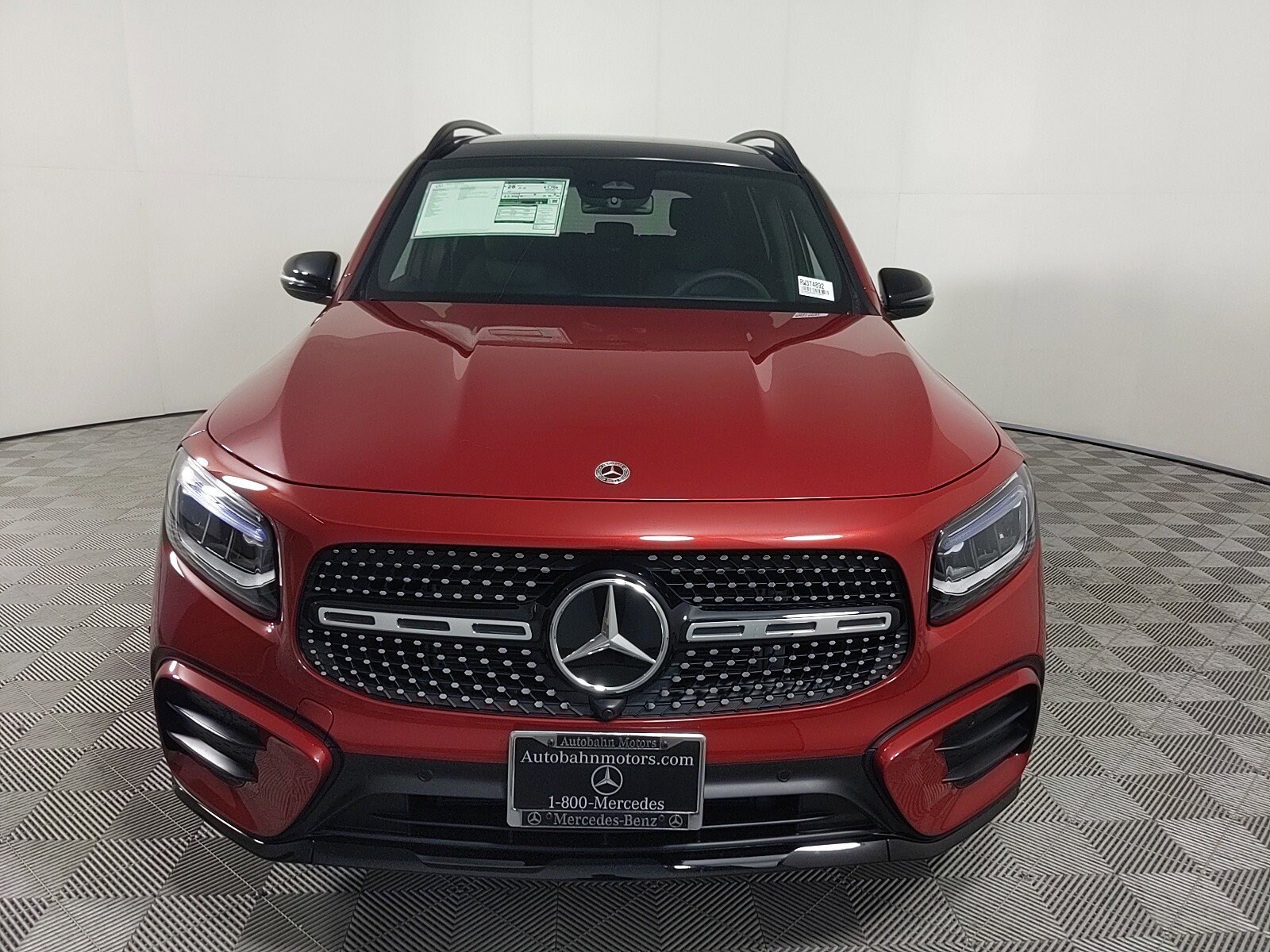 2024 Mercedes Benz GLB 250 photo 2