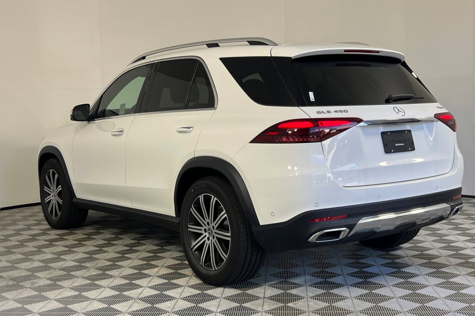 2025 Mercedes Benz GLE 450 4MATIC photo 3