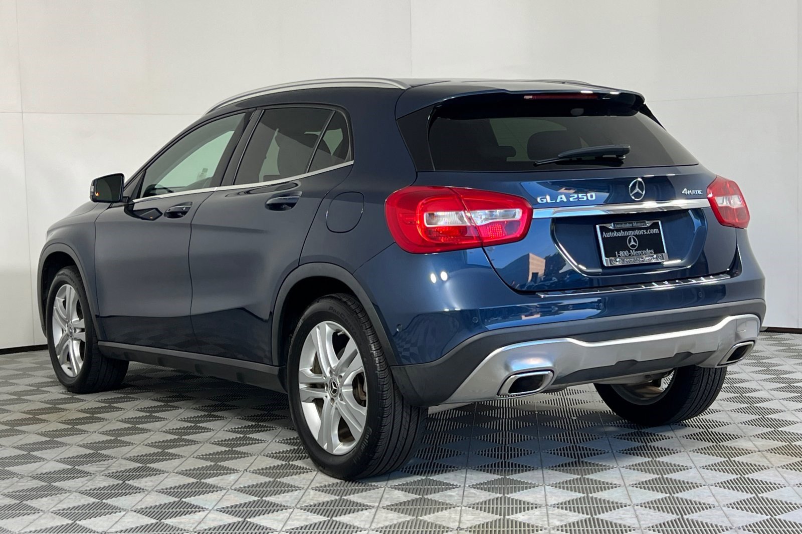 2020 Mercedes Benz GLA 250 4MATIC photo 3