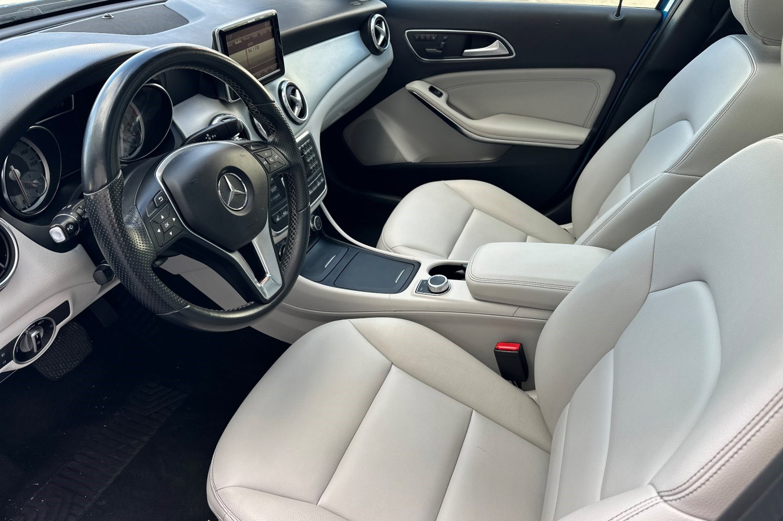 2015 Mercedes Benz GLA 250 4MATIC photo 4