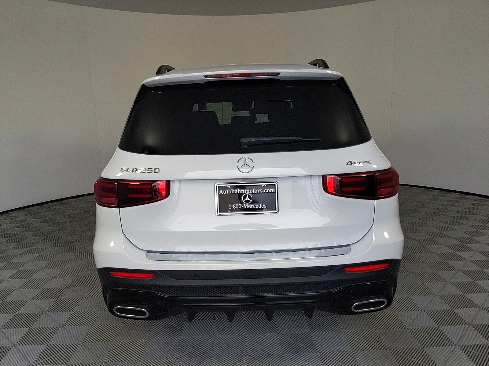 2024 Mercedes Benz GLB 250 photo 4