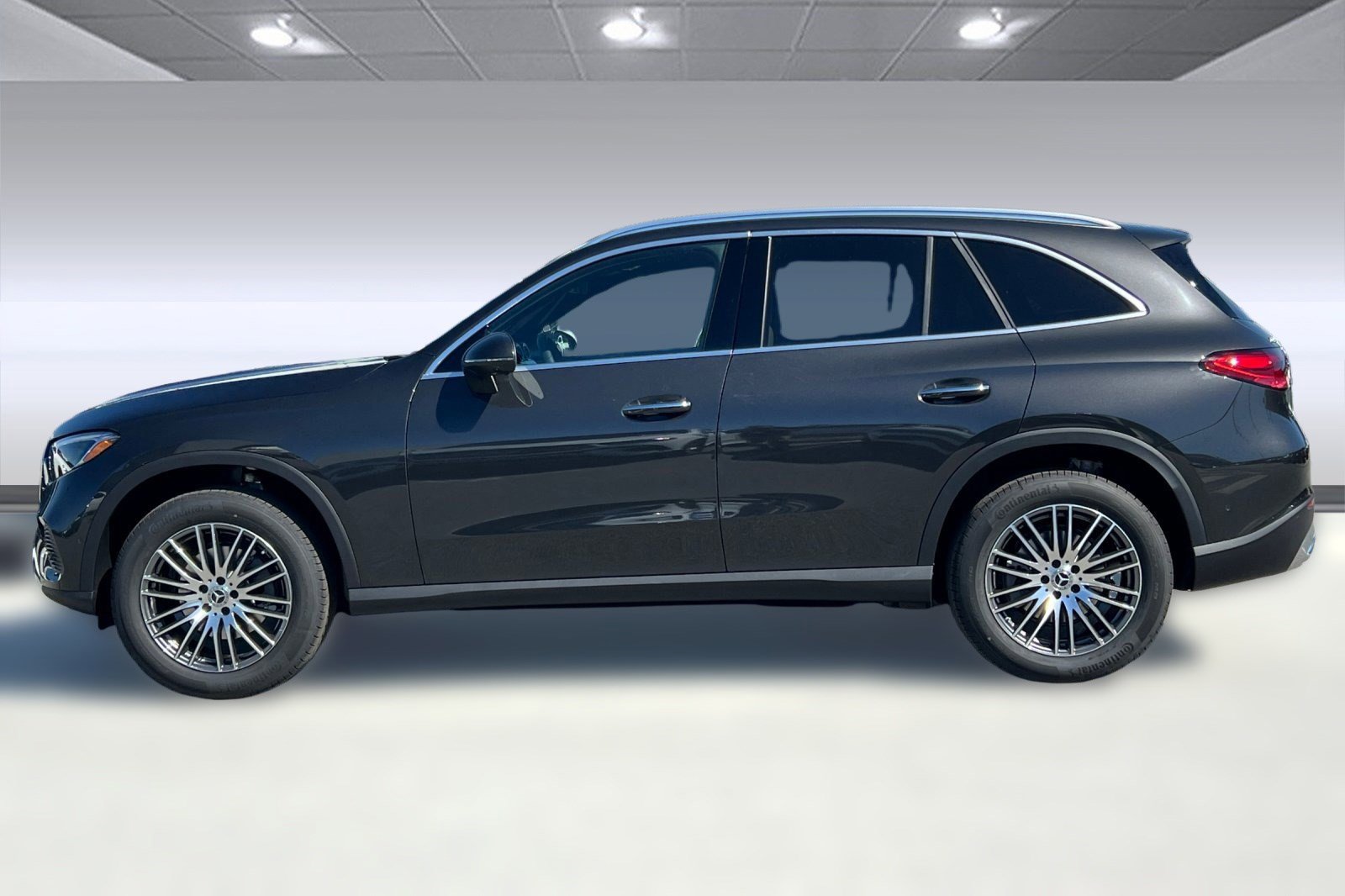 2026 Mercedes Benz GLC 300 photo 2