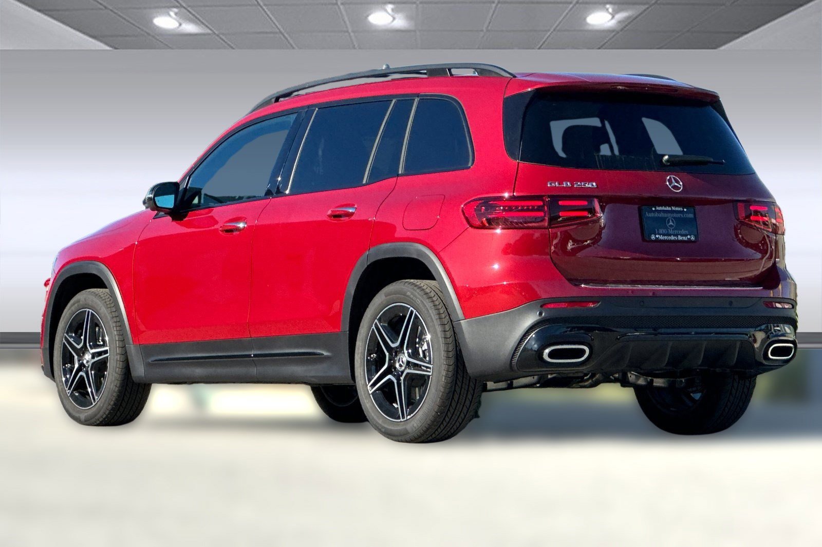 2026 Mercedes Benz GLB 250 photo 3