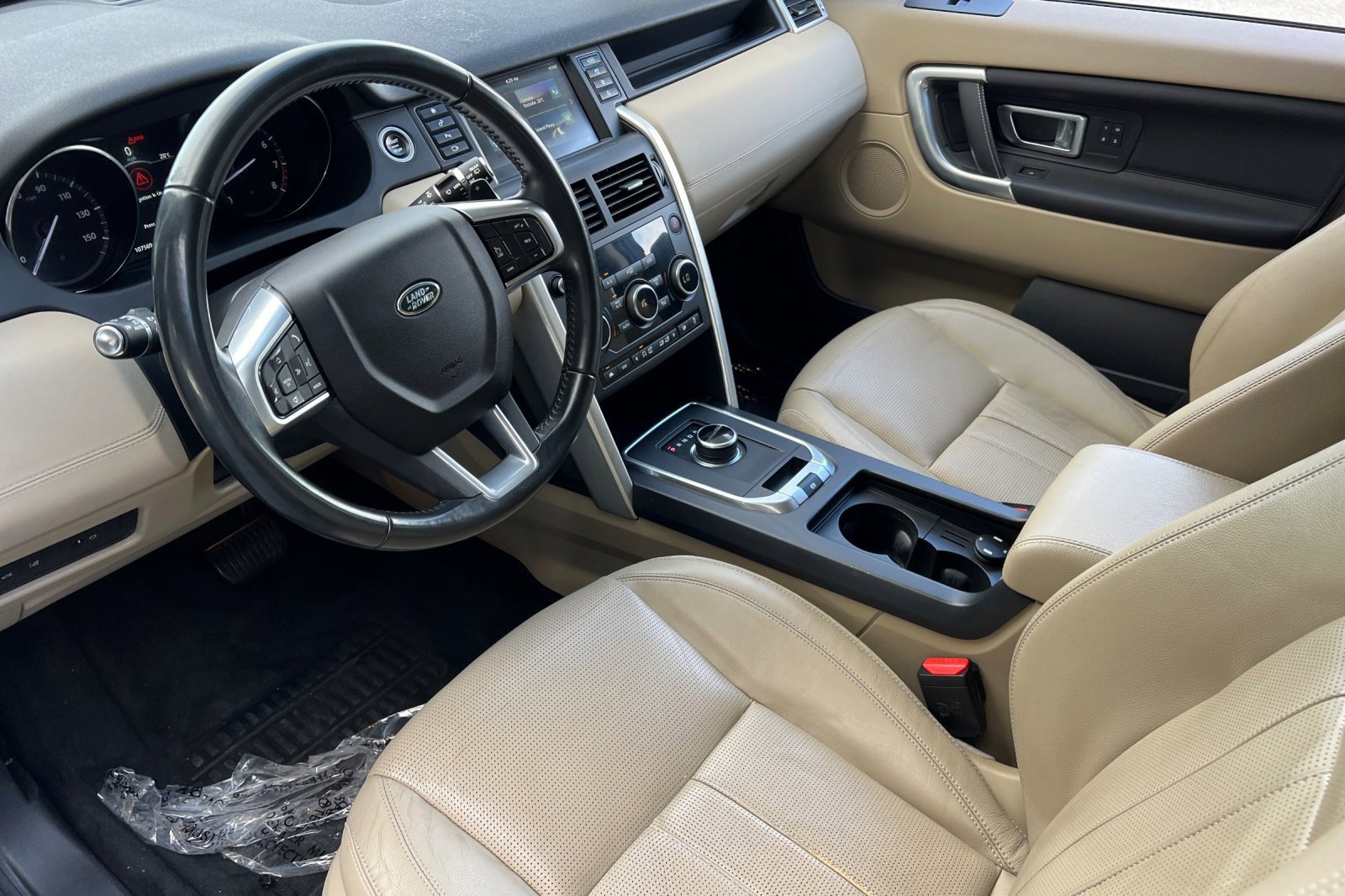 2017 Land Rover Discovery Sport HSE photo 4