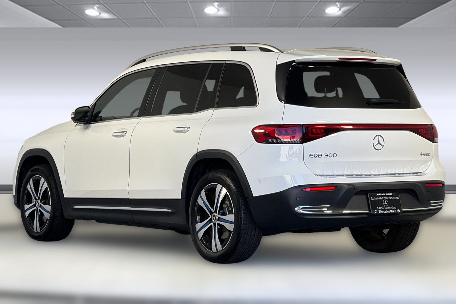 2023 Mercedes Benz EQB 300 4MATIC photo 3