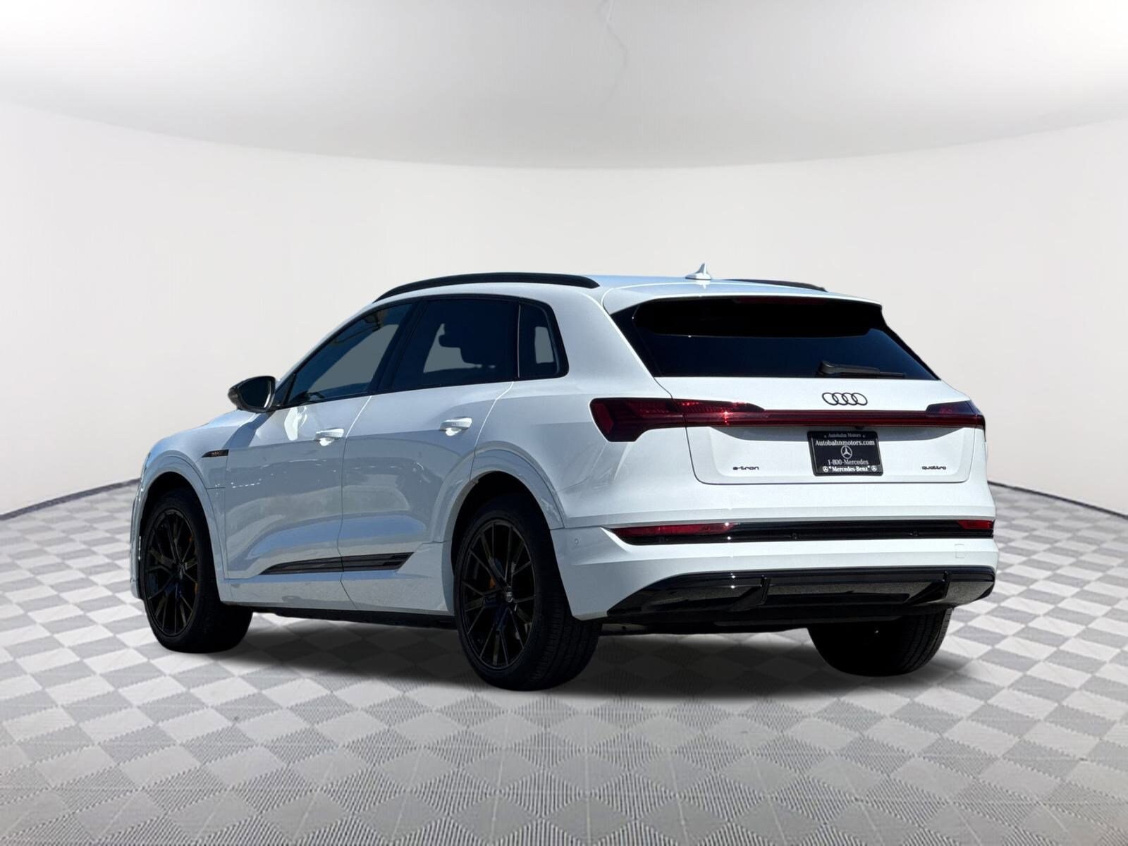 2022 Audi e-tron Premium photo 3