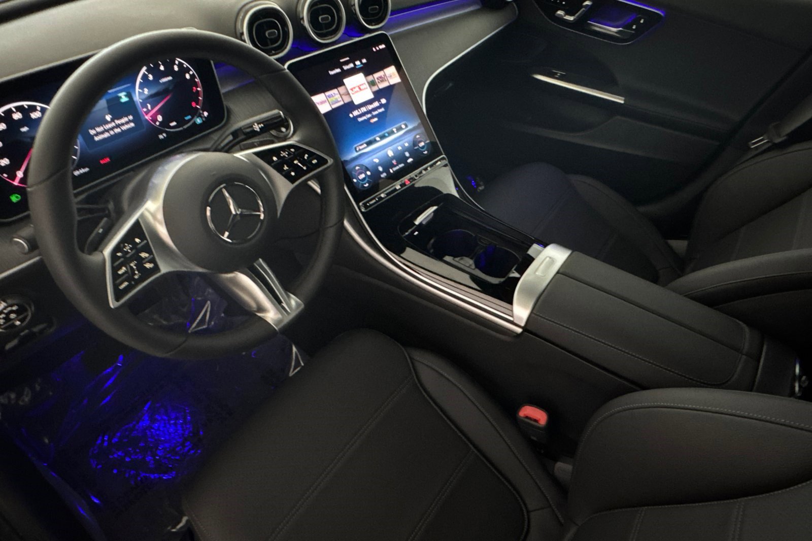 2025 Mercedes Benz C 300 Sedan photo 4