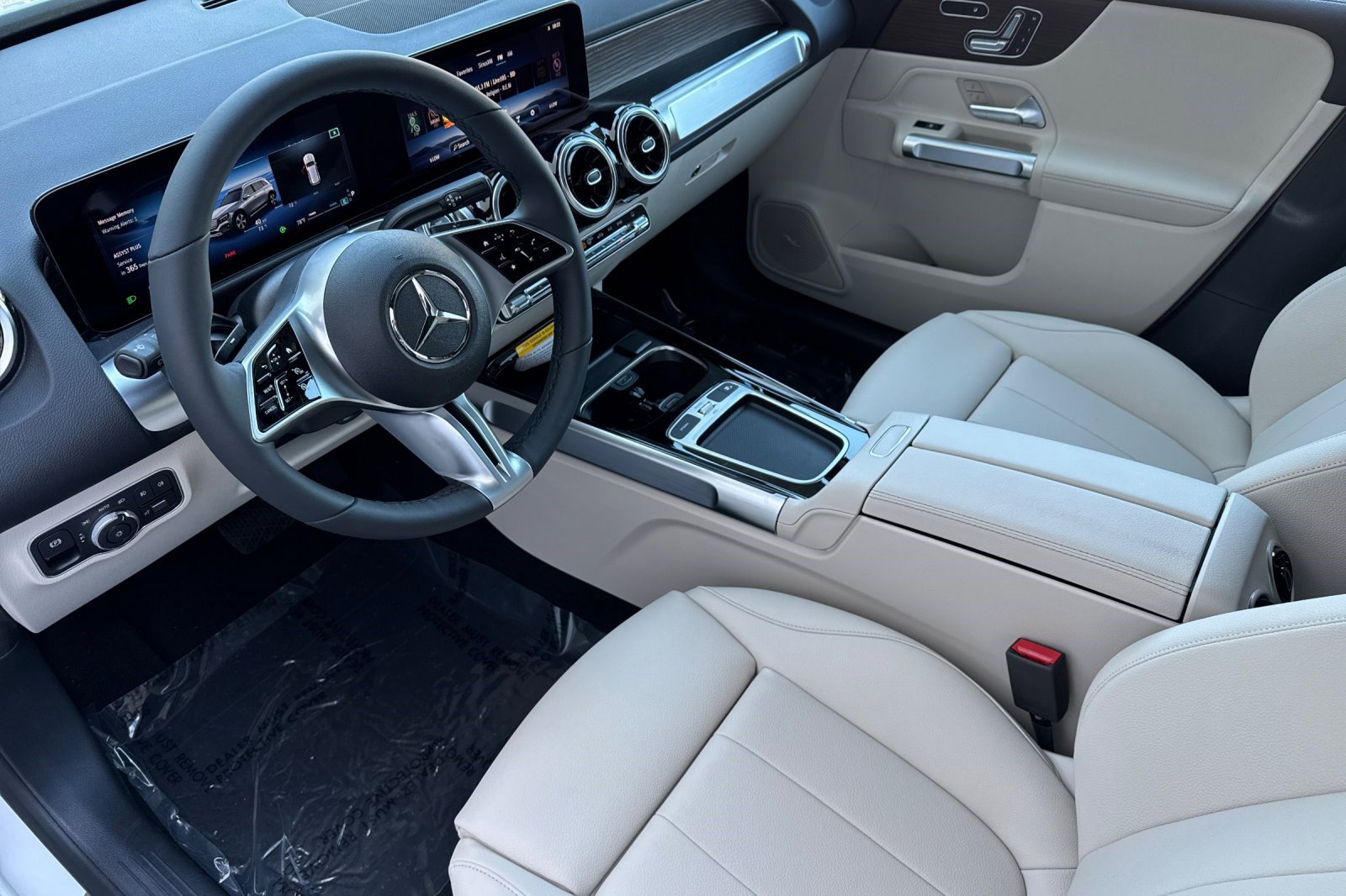 2026 Mercedes Benz GLB 250 photo 4