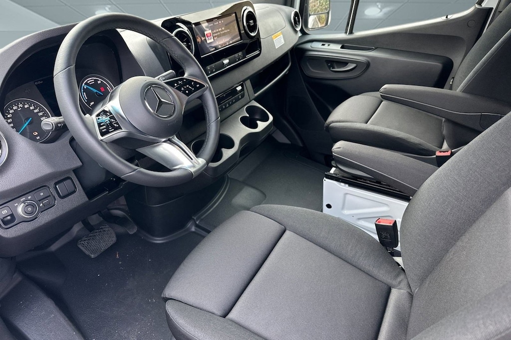 New 2024 Mercedes-Benz eSprinter 2500 High Roof HO Van Cargo Van
