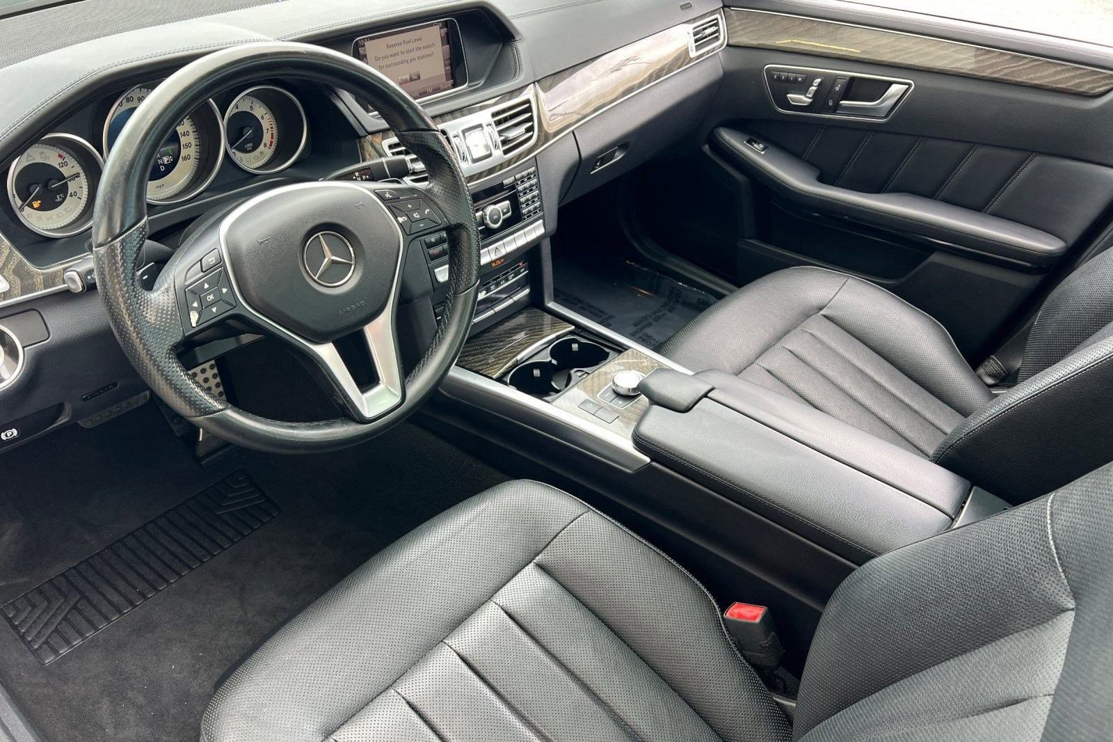2015 Mercedes Benz E 400 Sedan photo 4