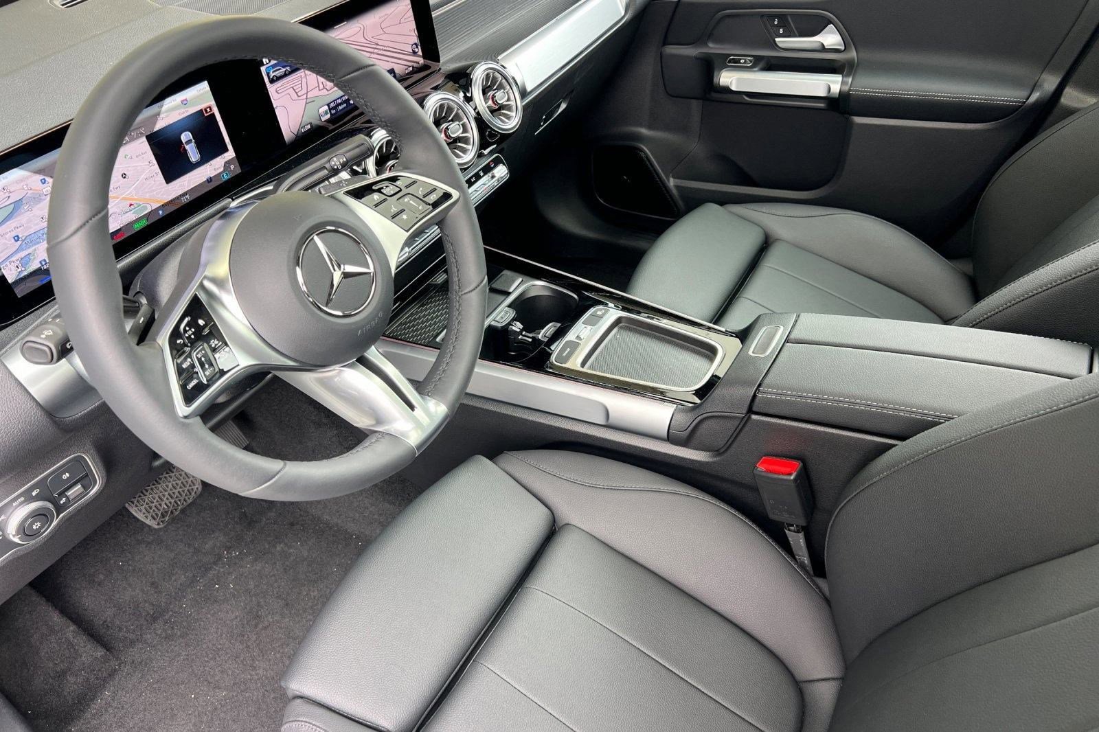 2024 Mercedes Benz EQB 300 4MATIC photo 4