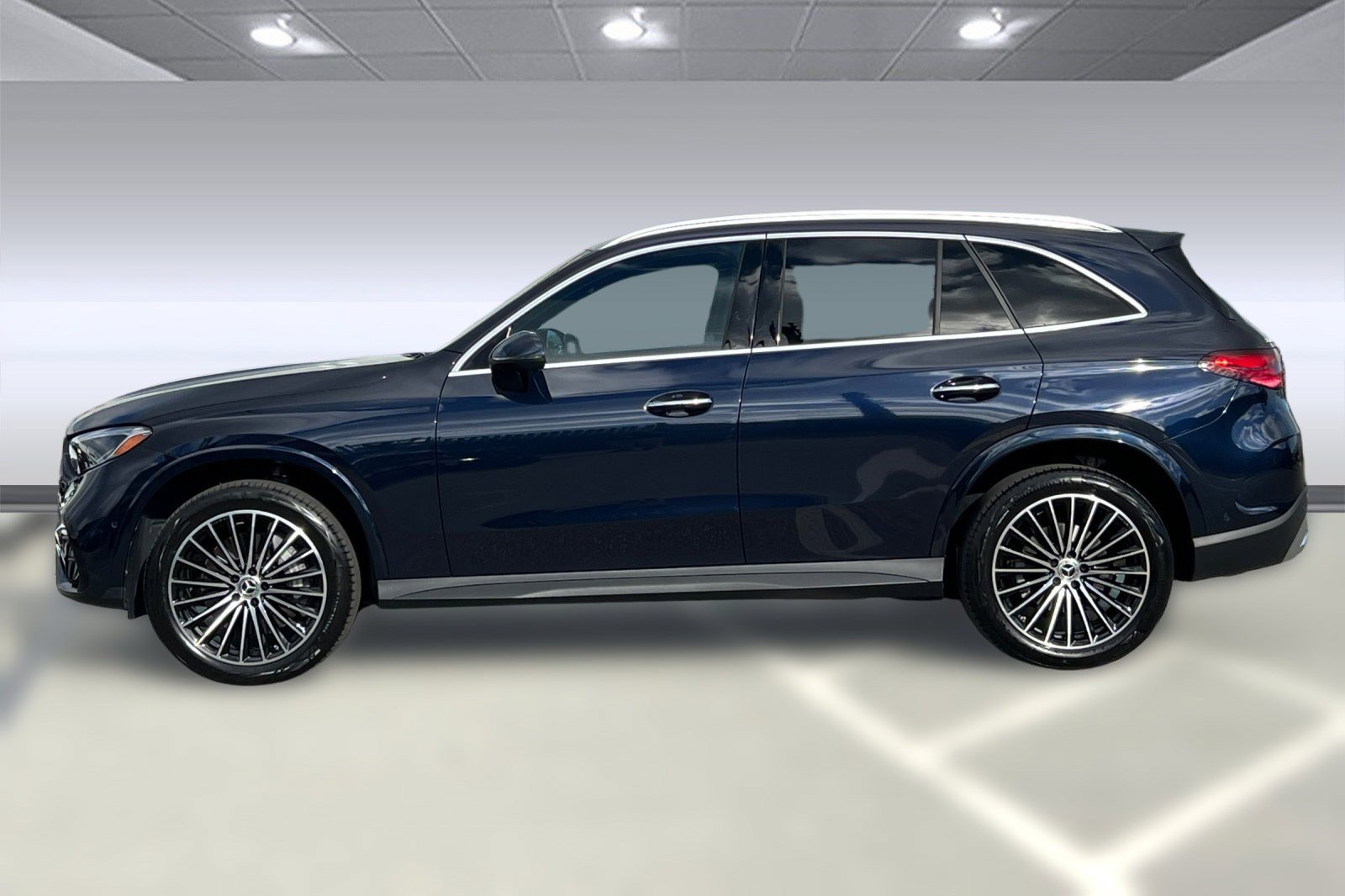 2024 Mercedes Benz GLC 300 4MATIC photo 2