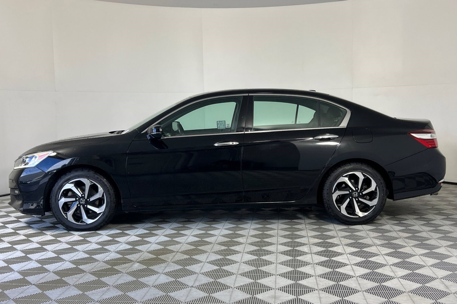 2017 Honda Accord EX-L V6 photo 2