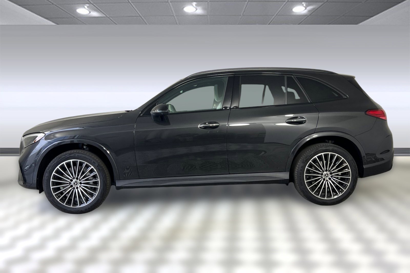 2025 Mercedes Benz GLC 300 photo 2