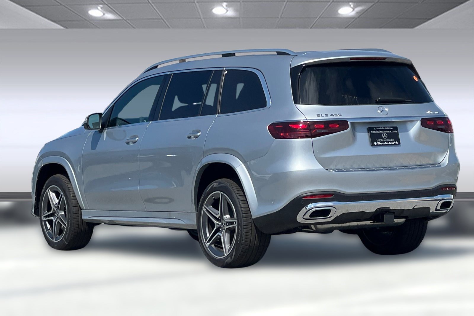 2025 Mercedes Benz GLS 450 photo 3