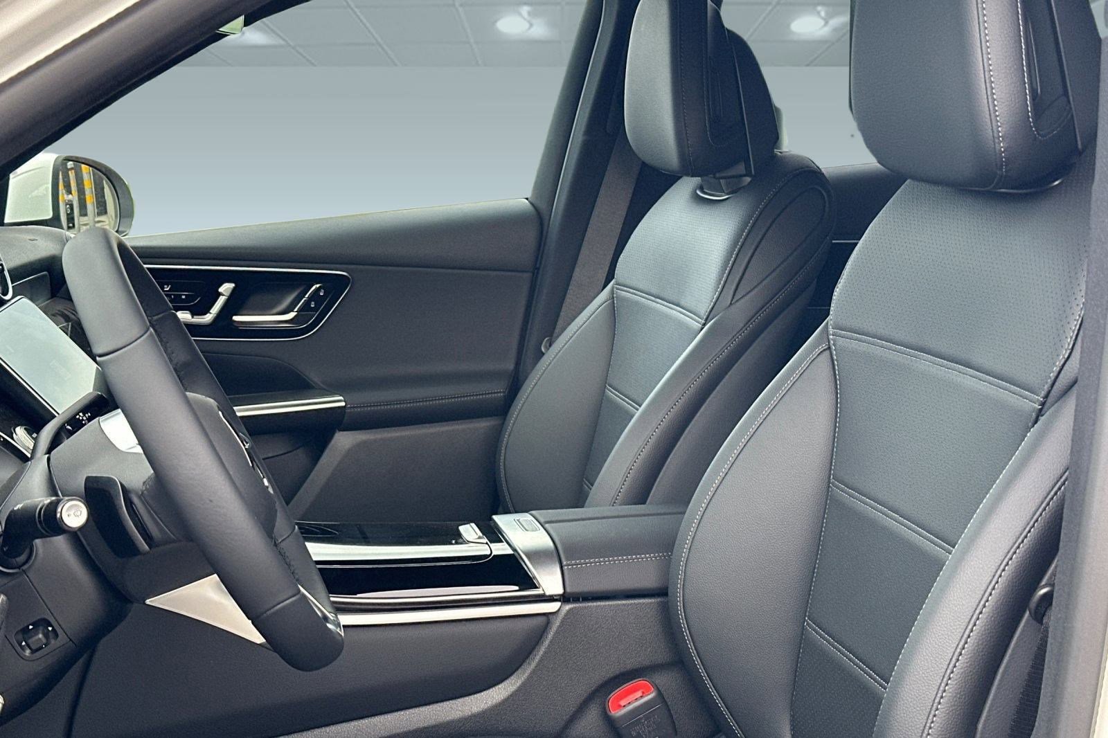 2025 Mercedes Benz GLC 300 photo 4
