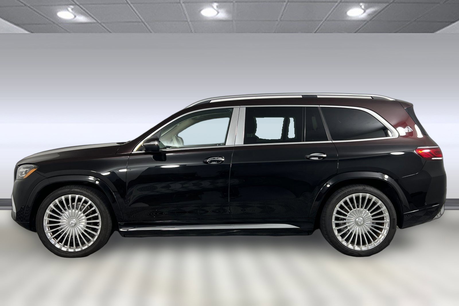 2023 Mercedes Benz GLS Maybach 600 4MATIC photo 2
