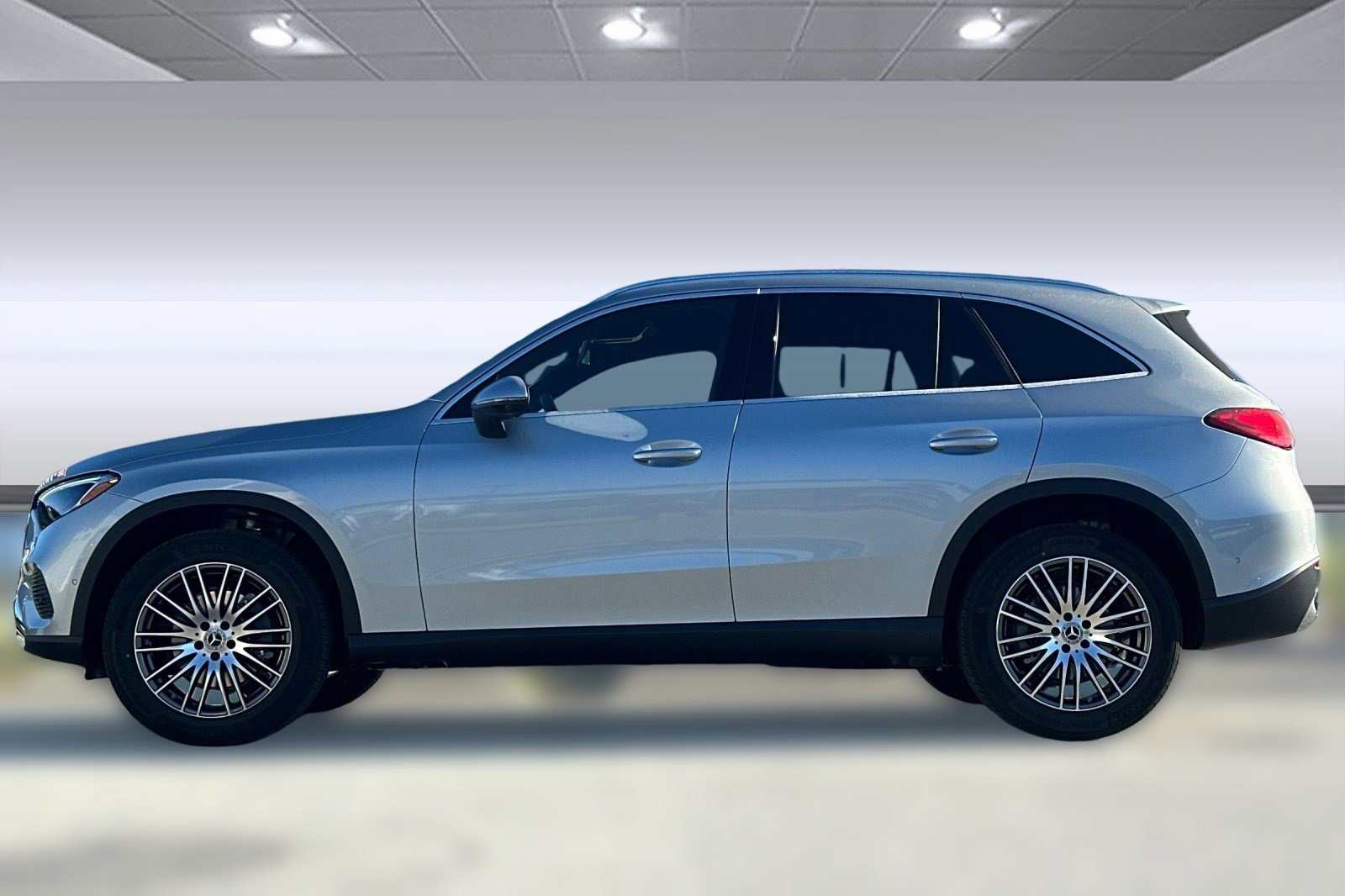 2026 Mercedes Benz GLC 300 photo 2