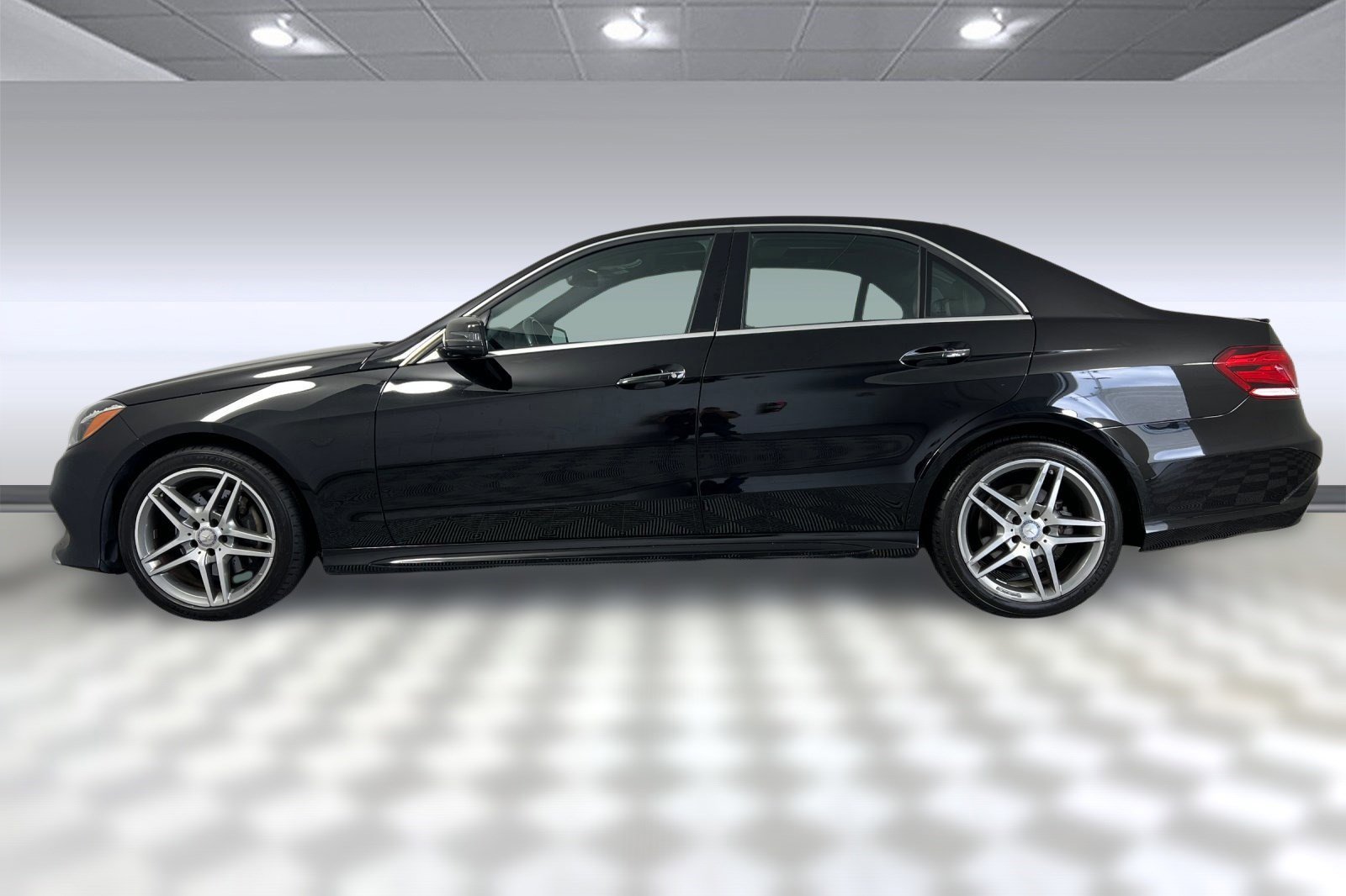2015 Mercedes Benz E 400 Sedan photo 2