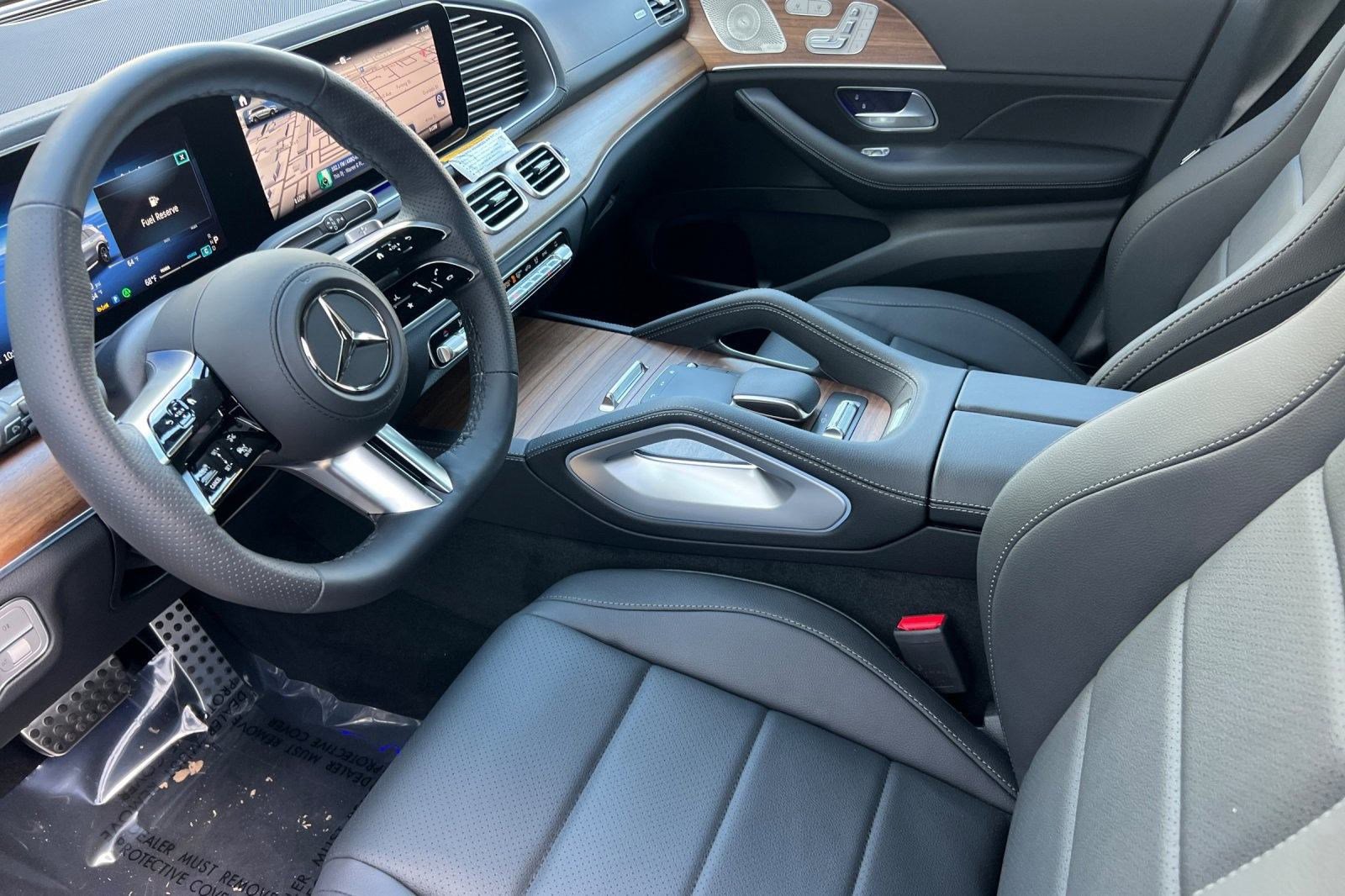 2025 Mercedes Benz GLS 450 photo 4