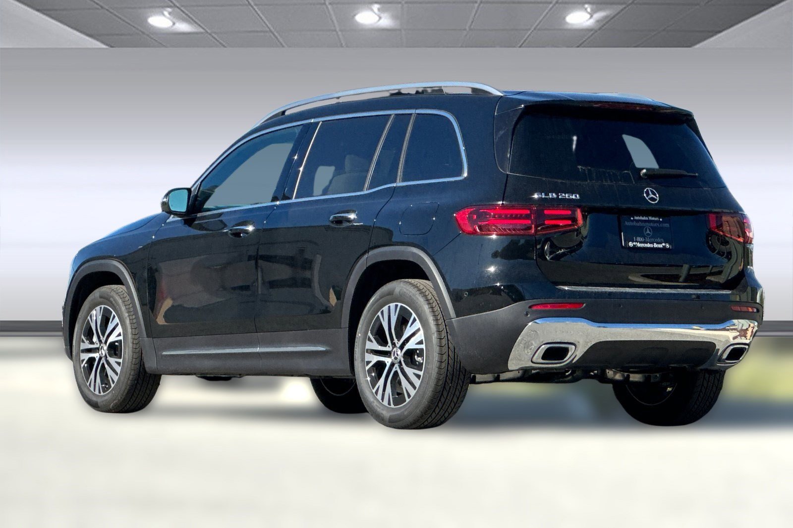 2026 Mercedes Benz GLB 250 photo 3