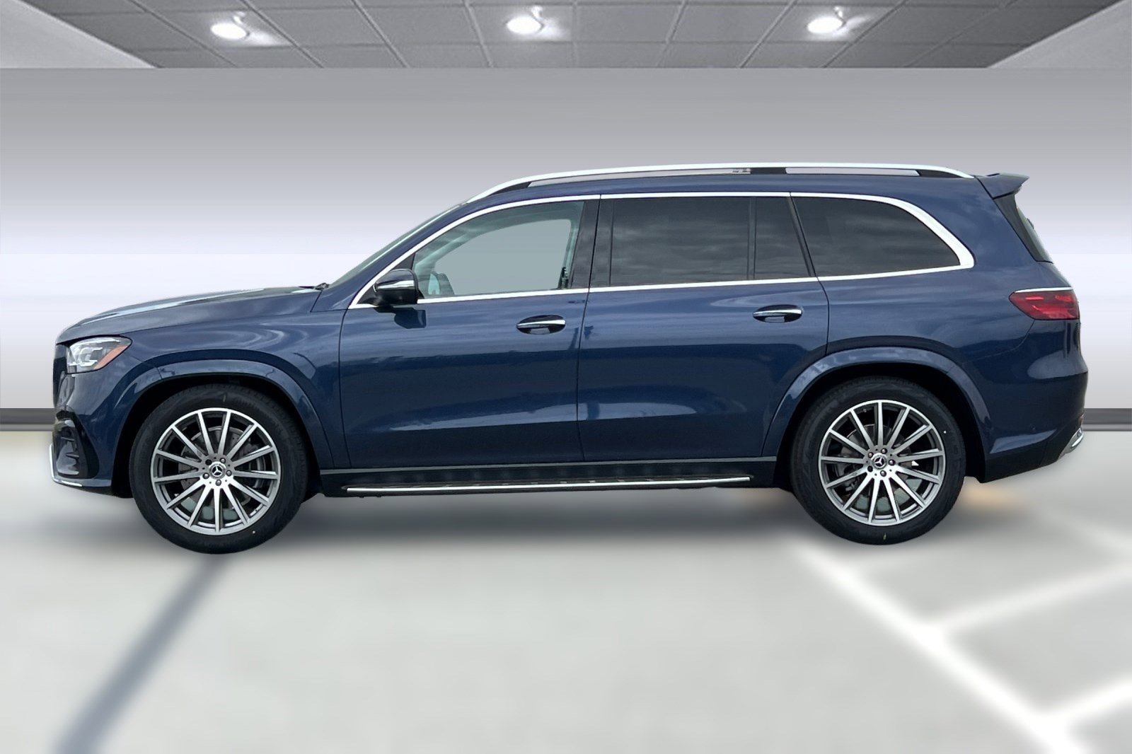 2026 Mercedes Benz GLS 450 4MATIC photo 2