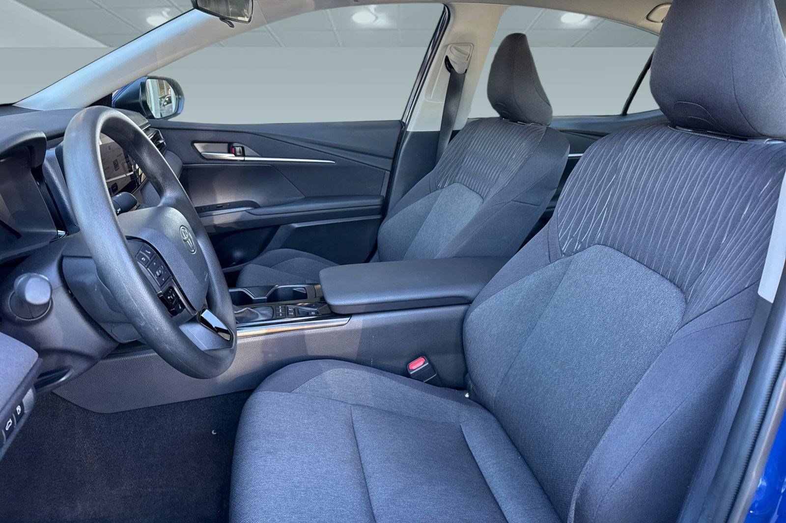 2025 Toyota Camry LE photo 4