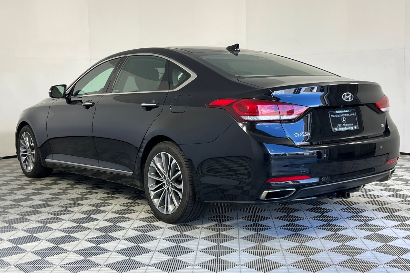 2015 Hyundai Genesis 3.8 photo 3
