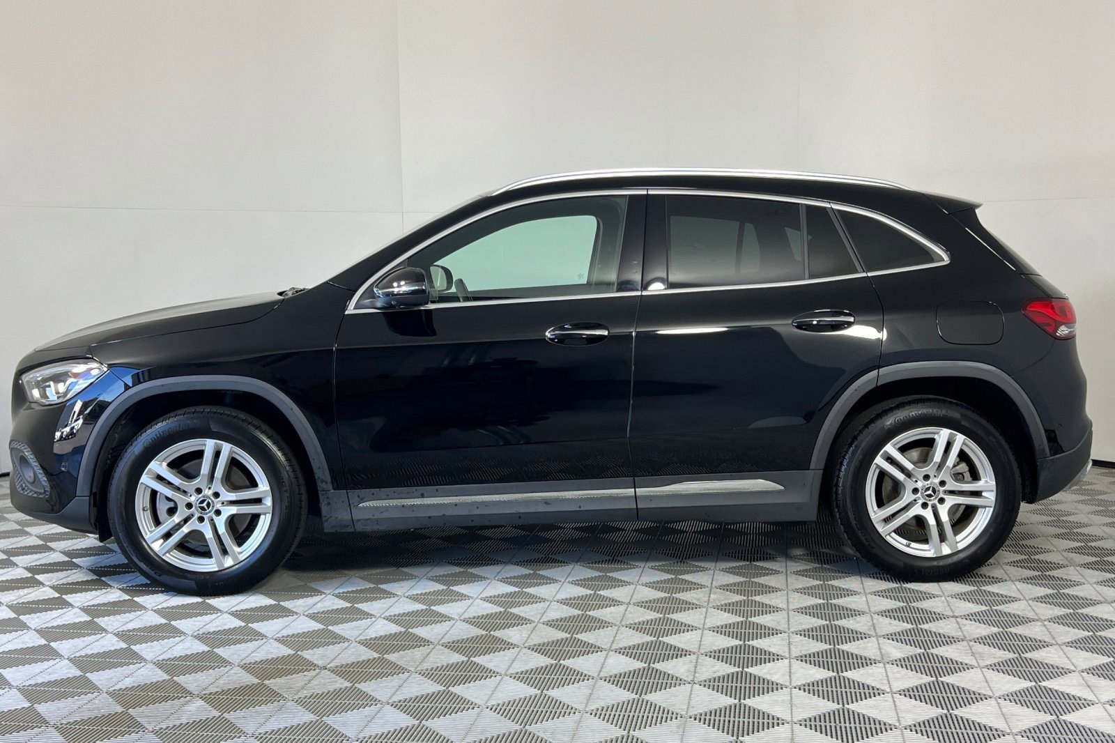 2021 Mercedes Benz GLA 250 4MATIC photo 2