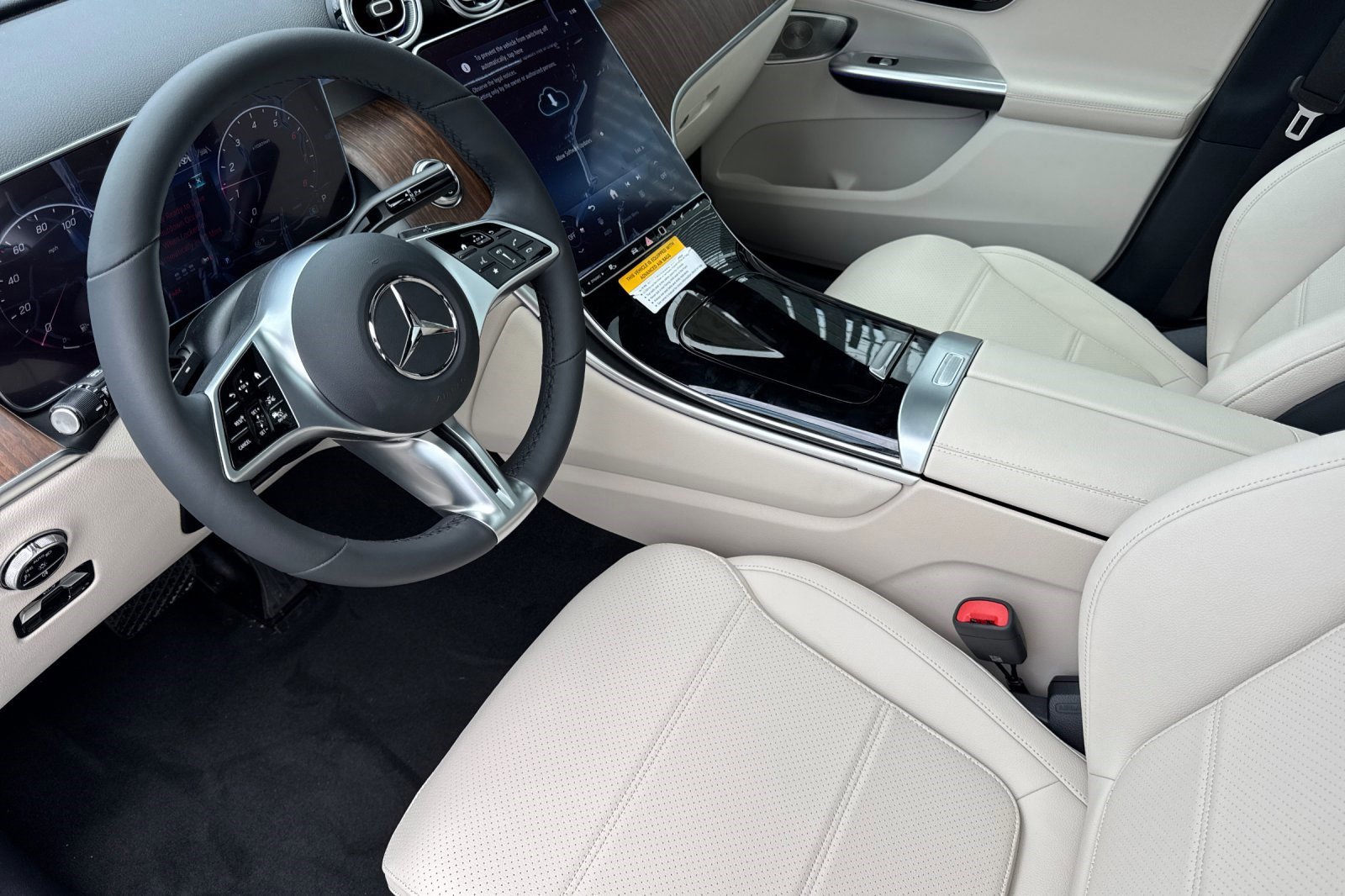 2026 Mercedes Benz GLC 300 4MATIC photo 4