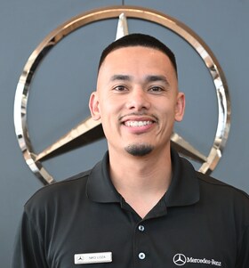 Staff member Niko Loza from ID_11f122