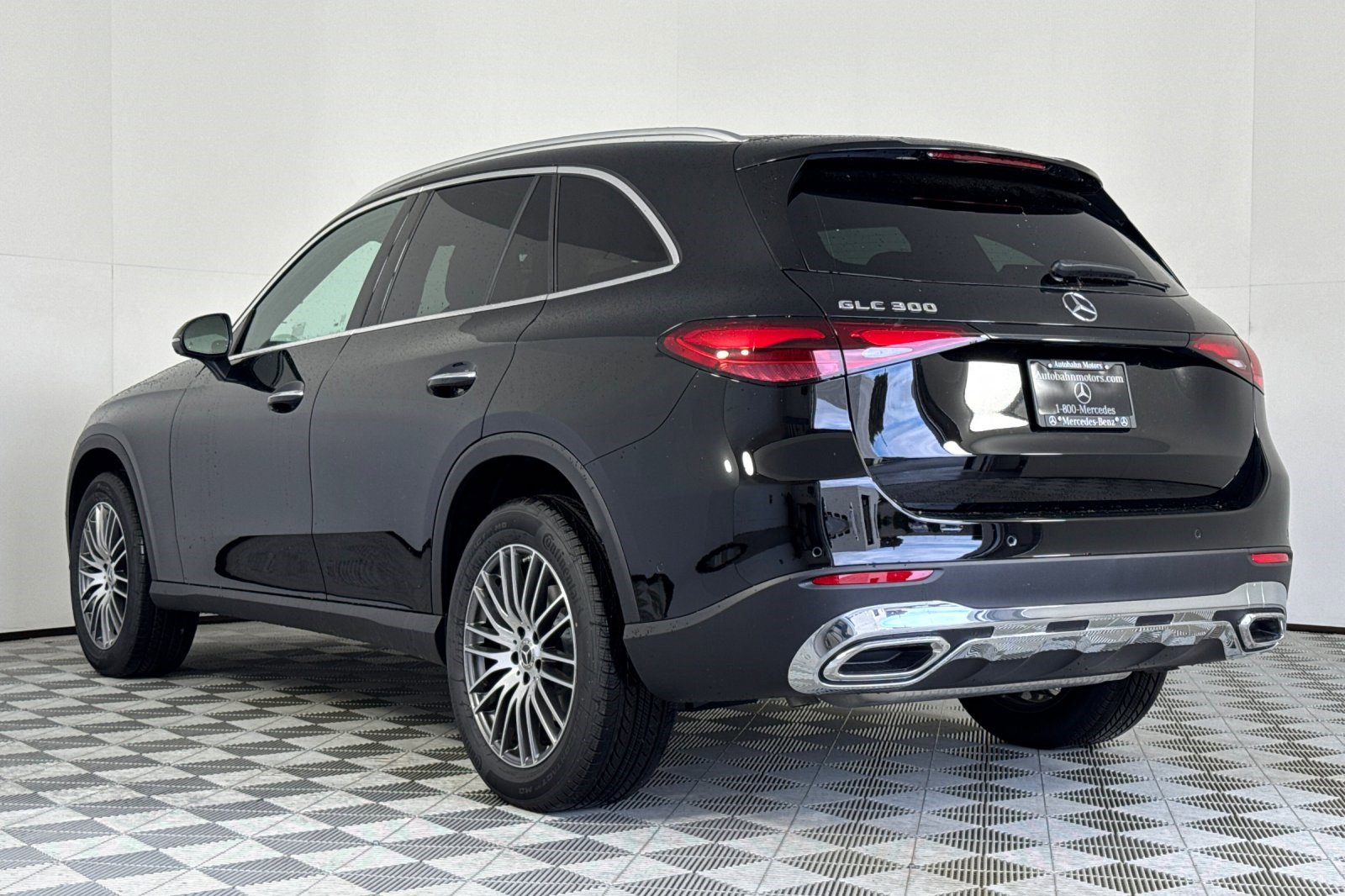 2026 Mercedes Benz GLC 300 photo 3