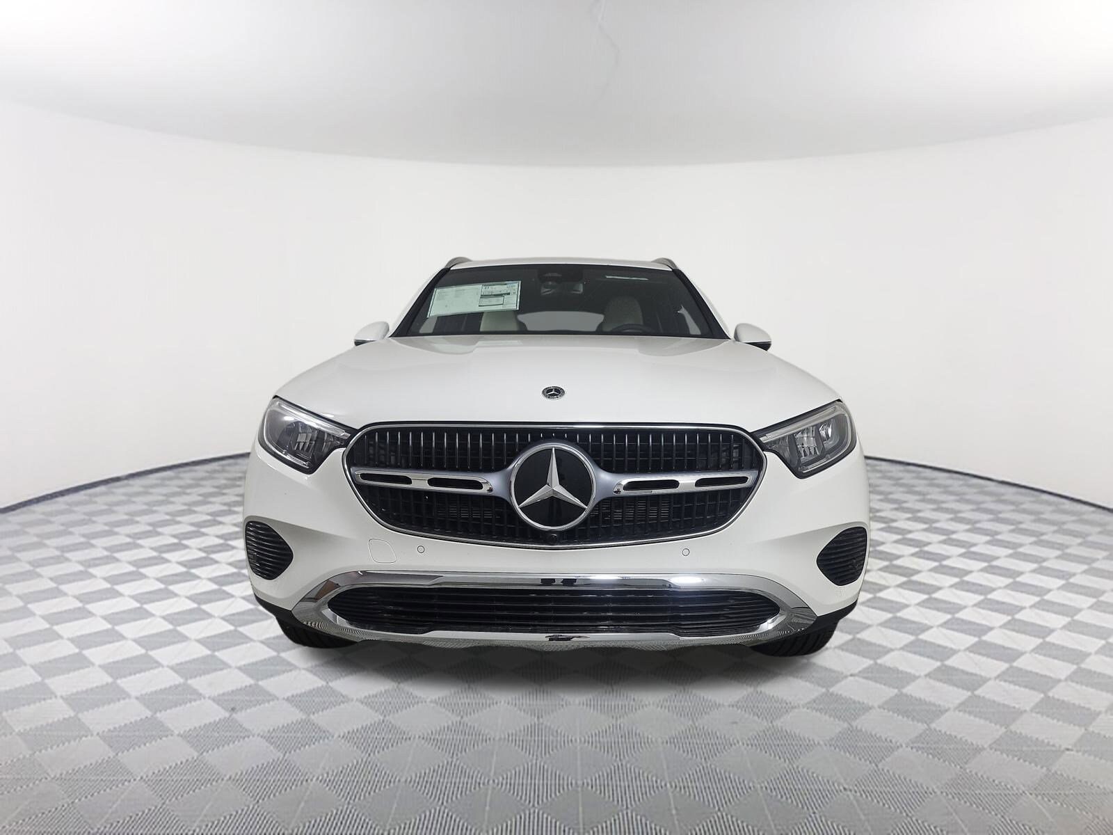 2025 Mercedes Benz GLC 300 photo 2