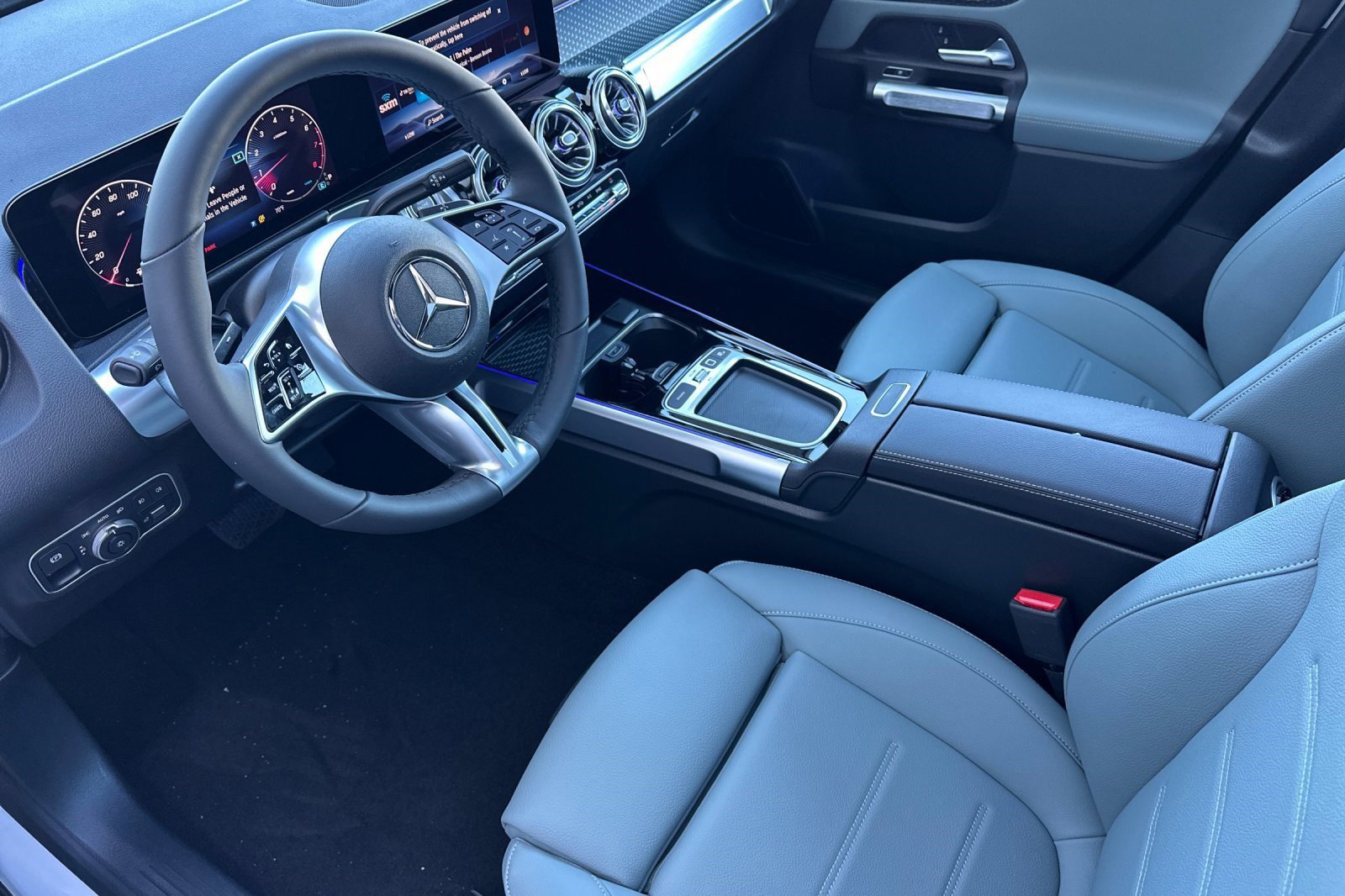 2026 Mercedes Benz GLB 250 photo 4