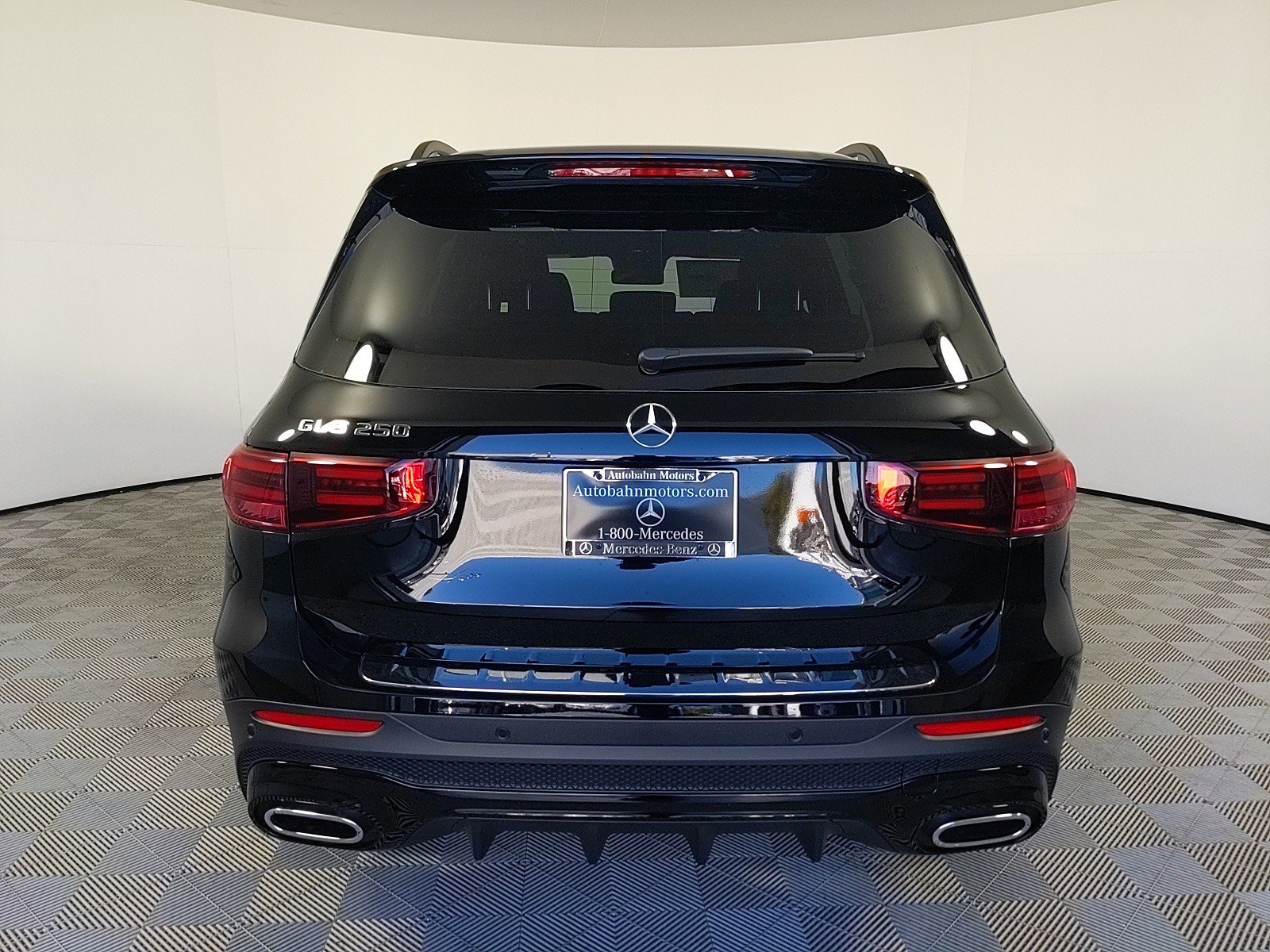 2024 Mercedes Benz GLB 250 photo 4