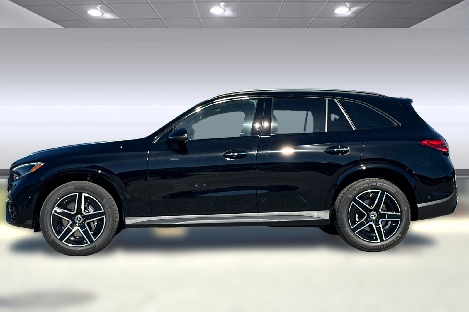 2026 Mercedes Benz GLC 300 4MATIC photo 2