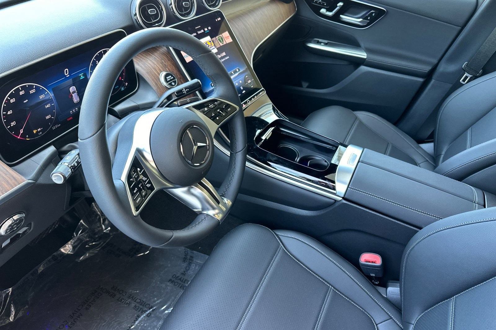 2025 Mercedes Benz GLC 300 photo 3